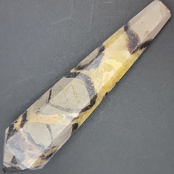 Elegant Septarian Stone Natural Crystal Obelisk with Stand UV Reactive Gemstone - Picture 4 of 13